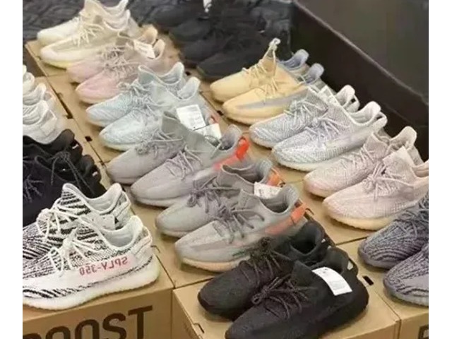 Yeezy Slide 椰子拖鞋尺寸怎麼選？