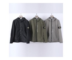 Stone Island 怎麼搭才不像保全？3 招「無性別混搭術」穿出高級潮流感