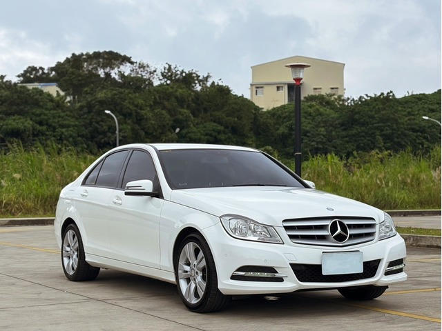 m-benz c180 總代理 超低里程，車況健康，第三方認證資料齊全，前車主顧車，沒甚麼使用痕跡